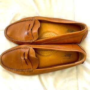 Bass leather penny loafers
